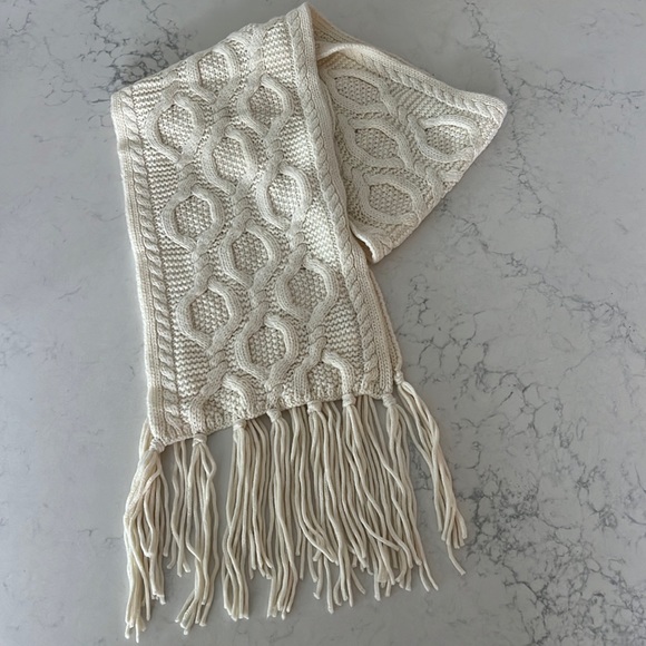 Banana Republic ivory scarf. NWT. - Picture 1 of 6